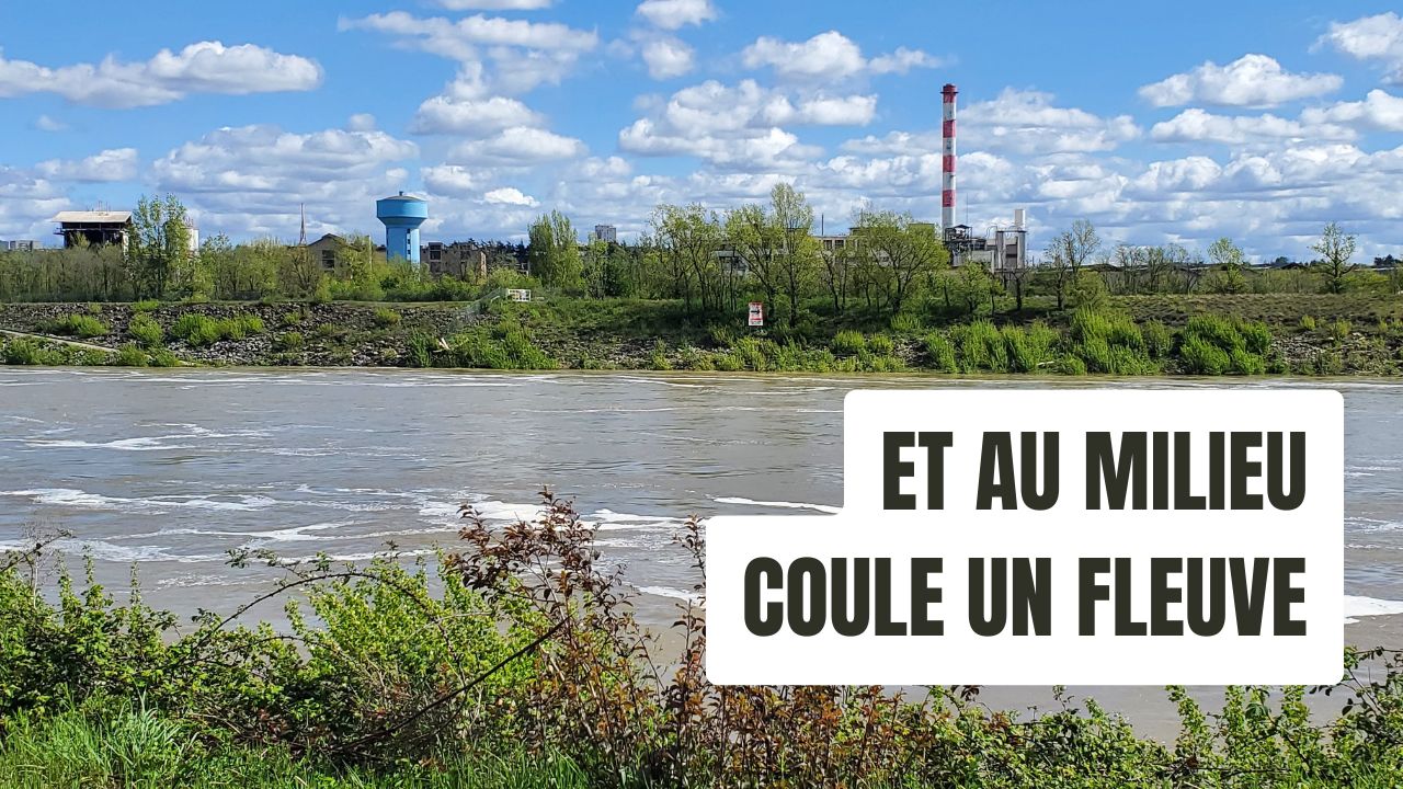 et au milieu coule un fleuve